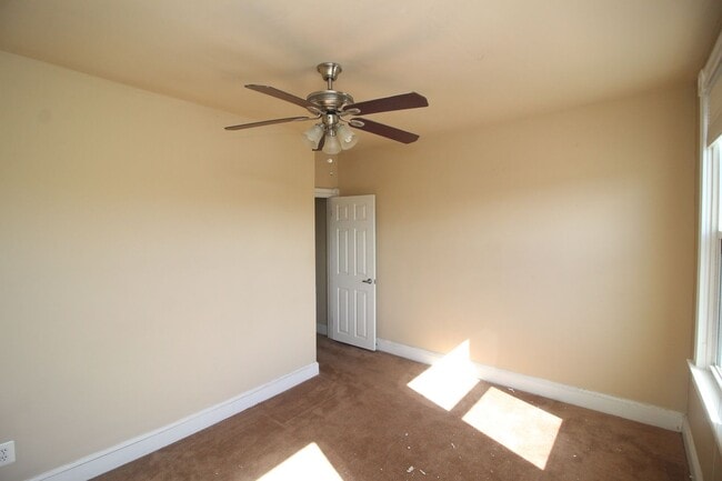 Building Photo - Updated 3bd/2ba Hampden Rowhome w/ CAC, W/...