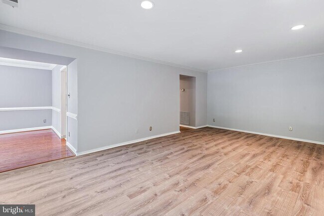 Building Photo - 11401 Commonwealth Dr