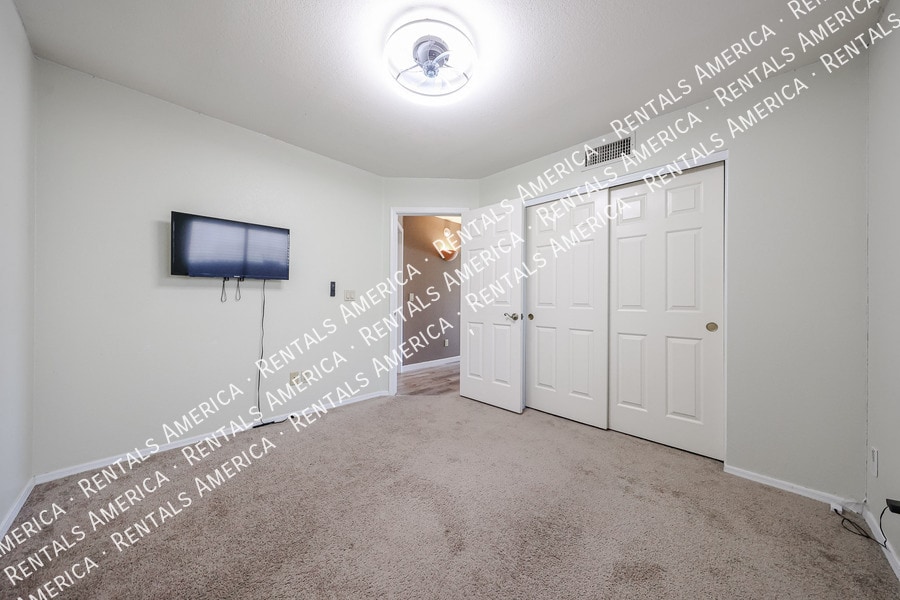 Building Photo - 6101 W Whispering Wind Dr