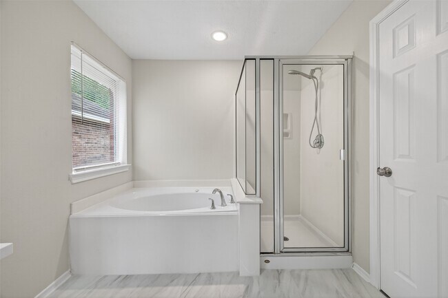 Building Photo - 6915 Great Oaks Shadow Dr