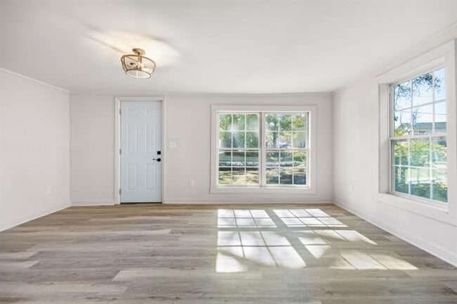 Building Photo - 24 E Iron Belt Rd SE