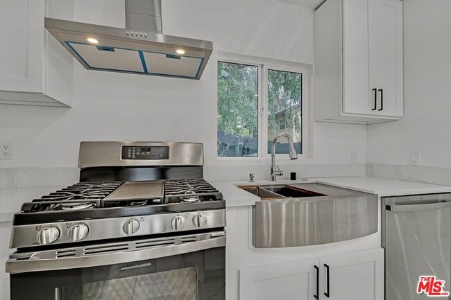 Building Photo - 4334 1/2 Sepulveda Blvd