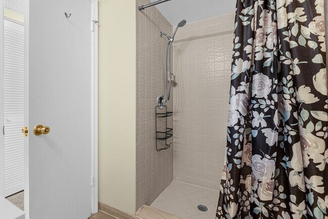 Building Photo - 3905 Atrium Dr