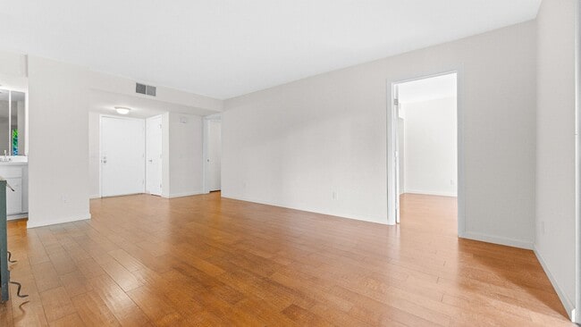 Building Photo - Beautiful Mountain Condo. 3 Bed-2Bath