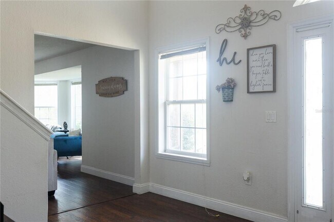 Building Photo - 1159 SW Valencia Heights Ave