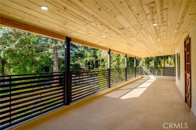 Building Photo - 2065 E Altadena Dr