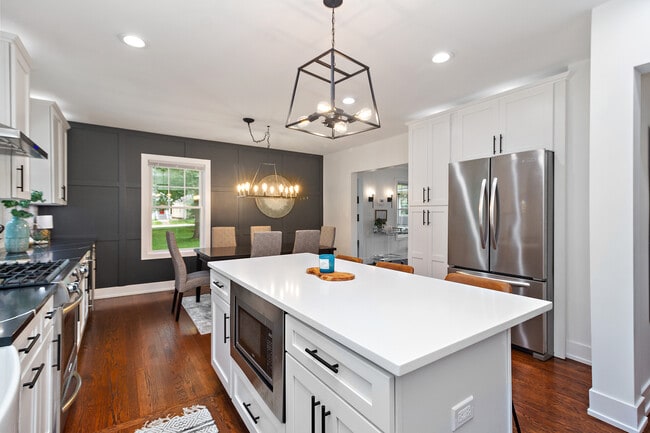 Building Photo - 724 Warner Ave