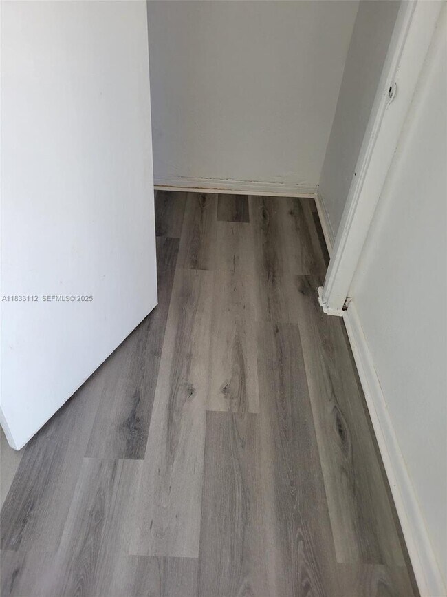 Building Photo - 1406 NW 2nd Ave