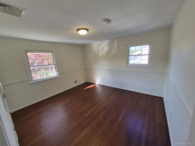 Building Photo - 106 Roxbury Dr