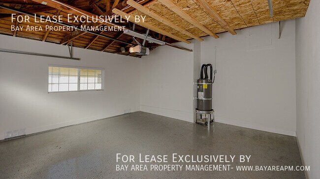 Building Photo - 697 Iris Ave