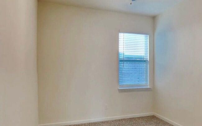 Building Photo - Spacious 4-Bedroom House with Cozy Living Spaces