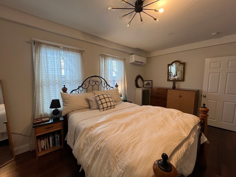 Building Photo - 32 Hautevale St