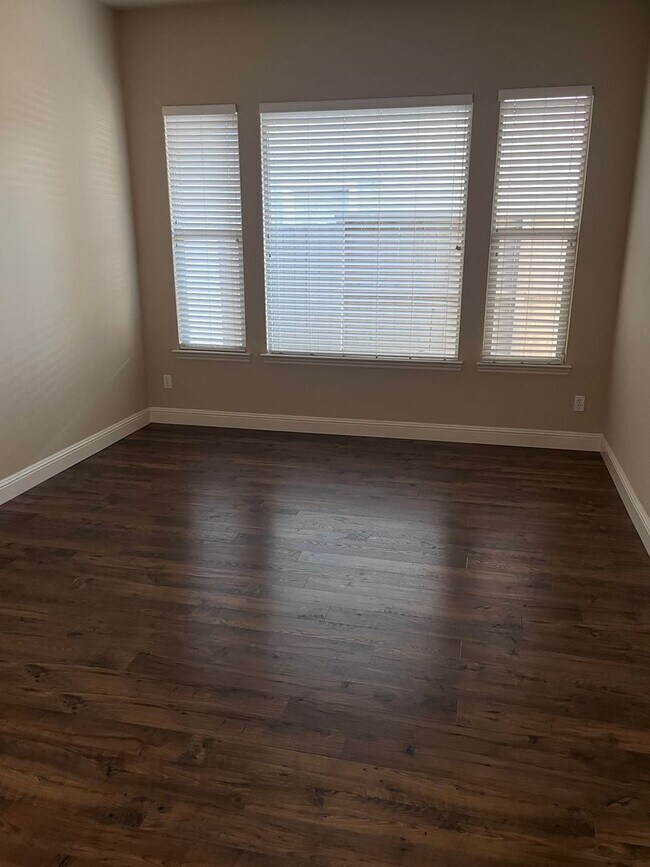 Building Photo - BEAUTIFUL HOME IN ELK GROVE WITH POOL!!