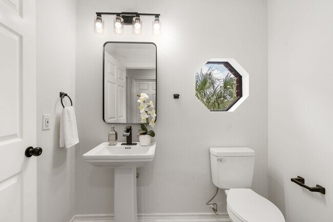 Building Photo - 10 Autumn Oaks Dr