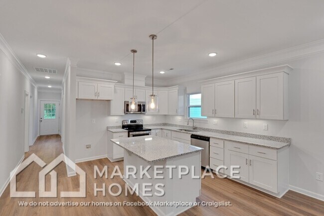 Building Photo - 3910 Standish Dr