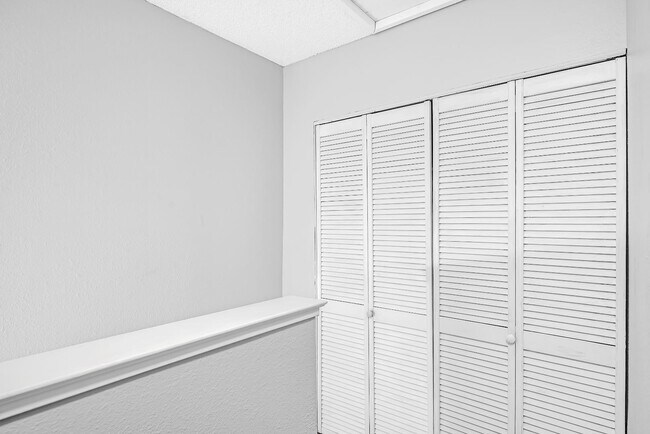 Building Photo - 165 Oddstad Dr