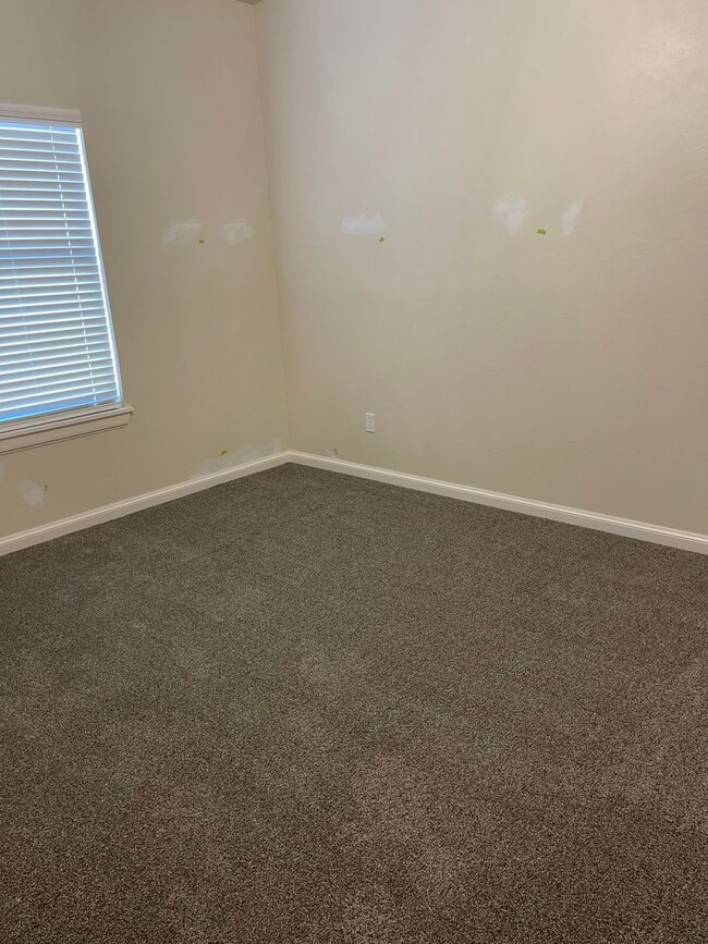 Building Photo - 3 bed 2.5 bath home in The Enclave