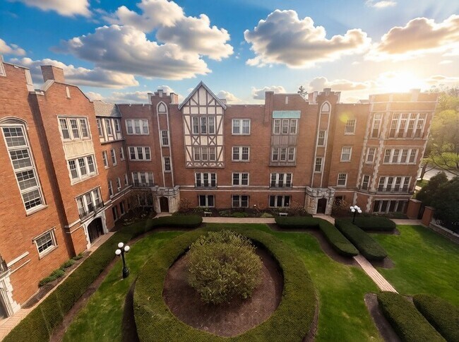 Building Photo - 10913 S Longwood Dr