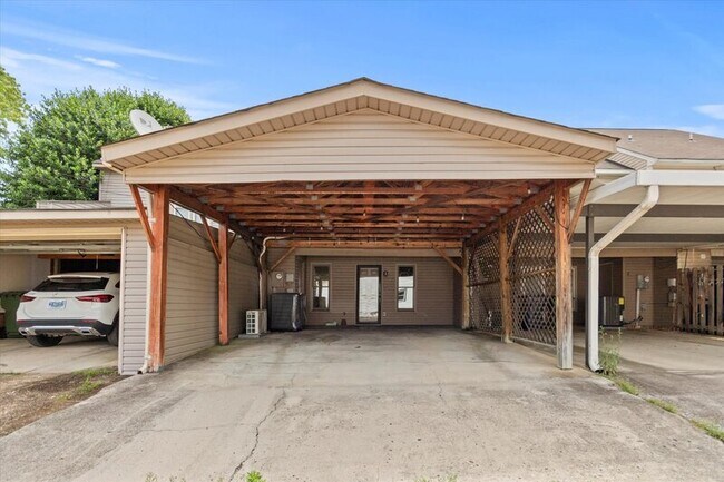 Building Photo - 429 NE Russell St