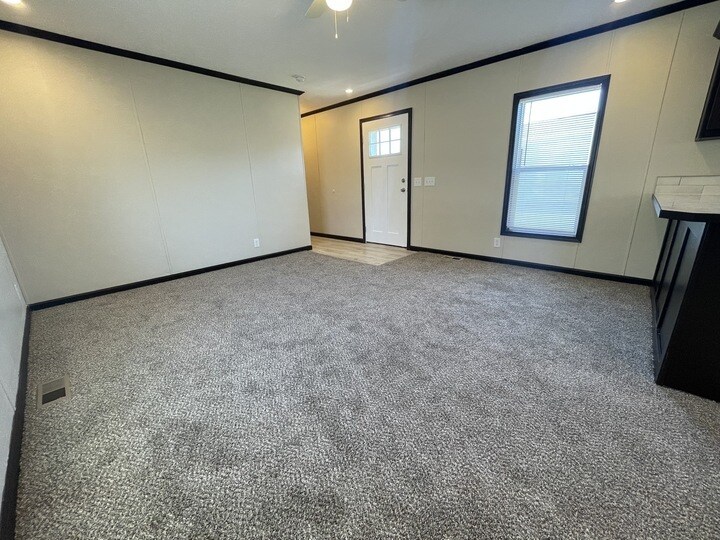 Building Photo - 15861 Marentette Dr