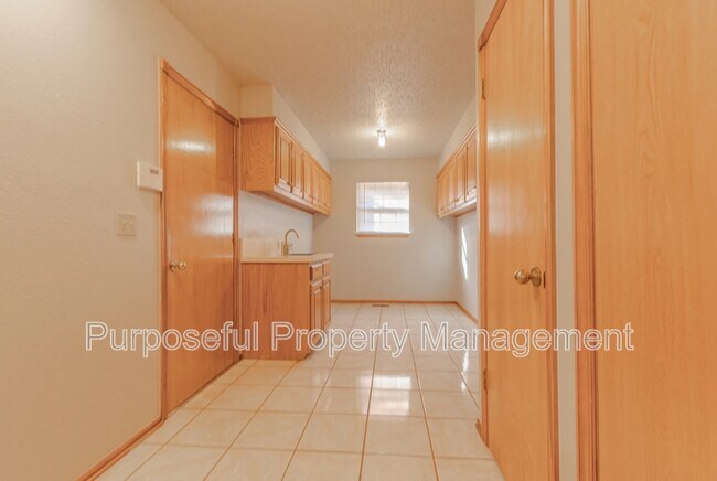 Building Photo - 1401 Harding Ave