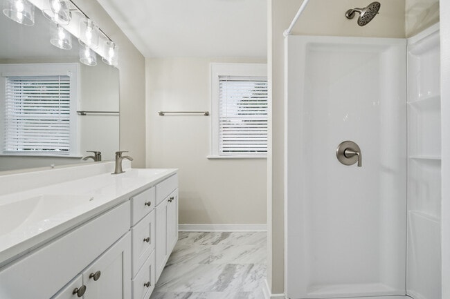 Building Photo - 609 Baldwin Ave