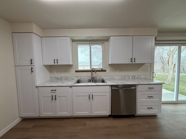 Building Photo - 1206zi-S