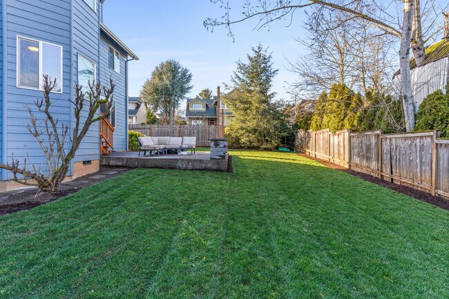 Building Photo - 2851 Cleveland Ave NW