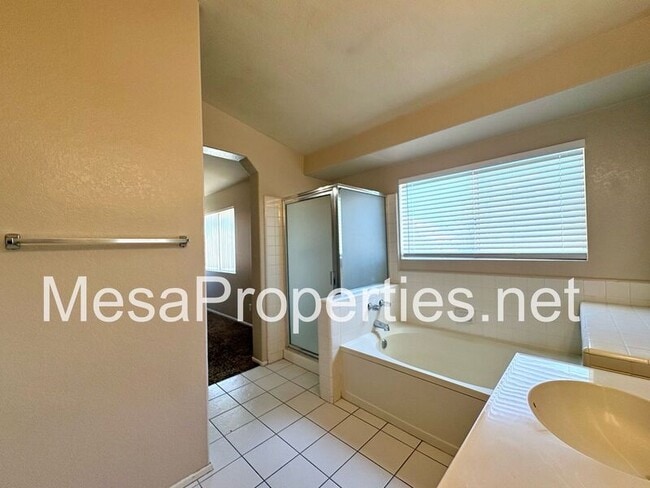 Building Photo - 14383 La Crescenta Ave