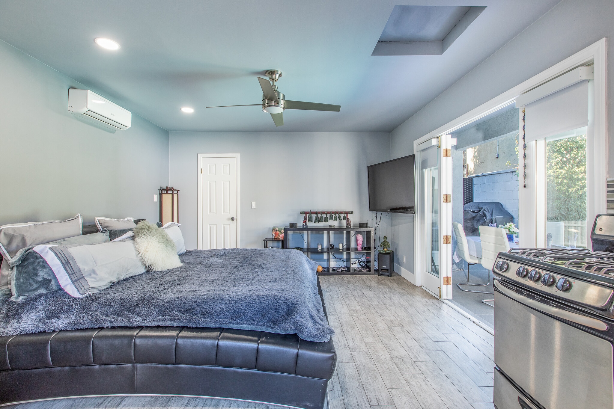 Guest House - 1207 Greenacre Ave