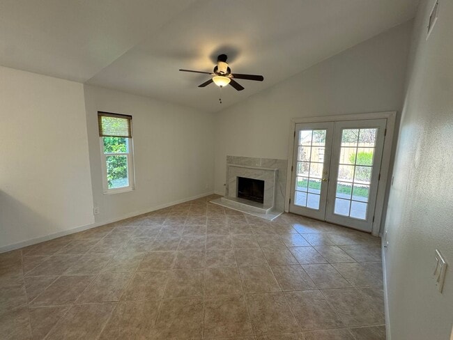 Building Photo - 4 bedroom - 2 Bathroom