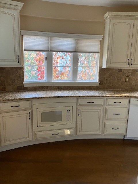 Building Photo - Gorgeous 2 bedroom, 1 bath apartment in Shields Mansion in the historic Old North End