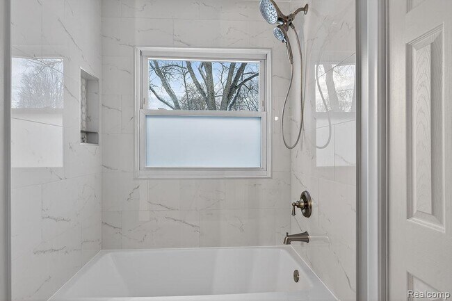 Building Photo - 126 Orchardale Dr