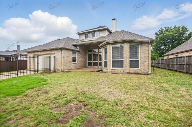 Building Photo - 1210 Surrey Ln
