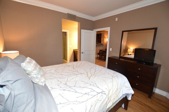 Building Photo - Meridian Furnished 2 Bed | 2 Bath Condo - Freshly Painted & Move-In Ready! (New Pics Coming Soon)