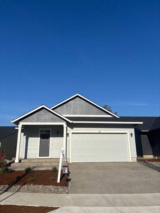 Building Photo - Open House July 19th 10am - 4pm Call 503-3...