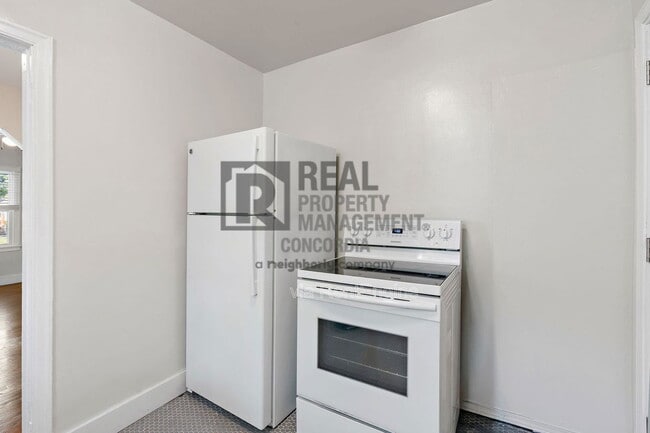 Building Photo - 2009 Oakwood Ave