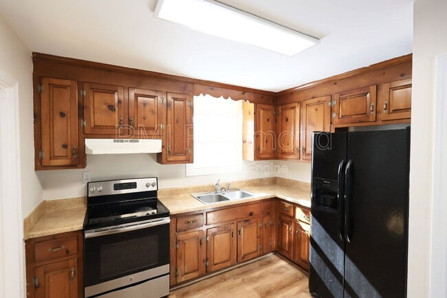 Building Photo - 6521 Parliament Rd