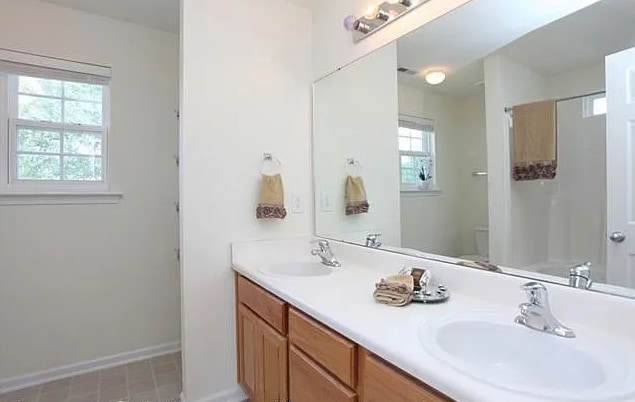 master bathroom - 1210 Orchard Oriole Ln