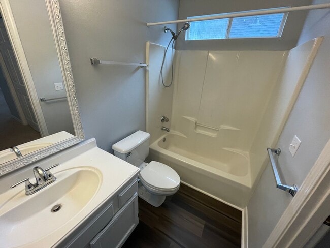 Building Photo - Introducing a Charming Home Retreat Locate...