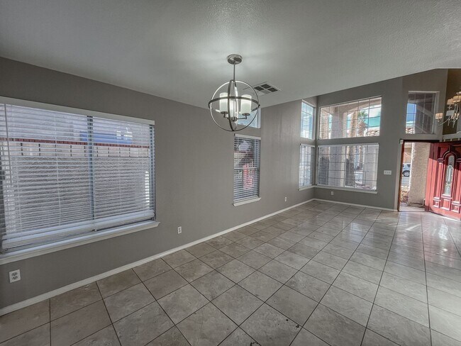 Building Photo - Spacious 4-Bedroom Home in Prime Green Val...