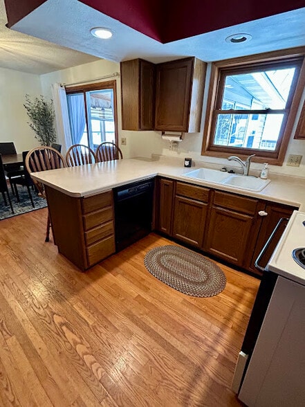 Building Photo - 2828 Saturn Ave