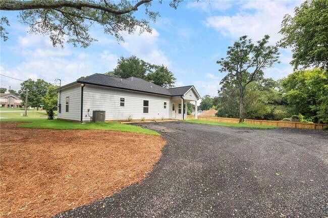 Building Photo - 2163 GA-16