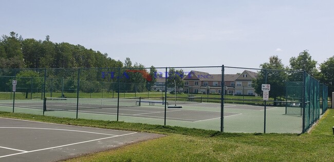 Building Photo - 4 BR / 3 FULL BATH (INCLUDES 2 MASTERS) 2 STORY (NEAR DISNEY!) GATED COMMUNITY WITH COMMUNITY POO...