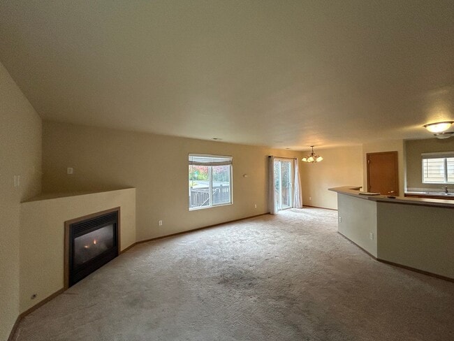 Building Photo - Beautiful 4 bd 2.5 bath w/ 2-car Garage Ho...
