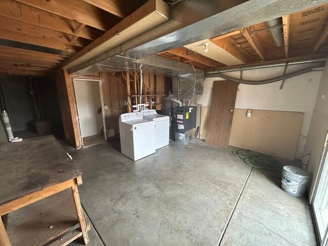Building Photo - 2 Bed 2 Bath Condominium