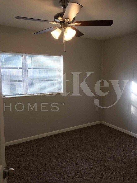 Building Photo - 5850 NW 118th St