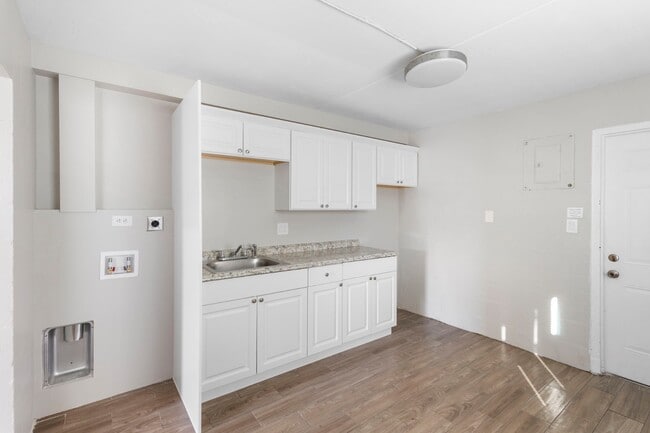 Building Photo - 901 Colyer St