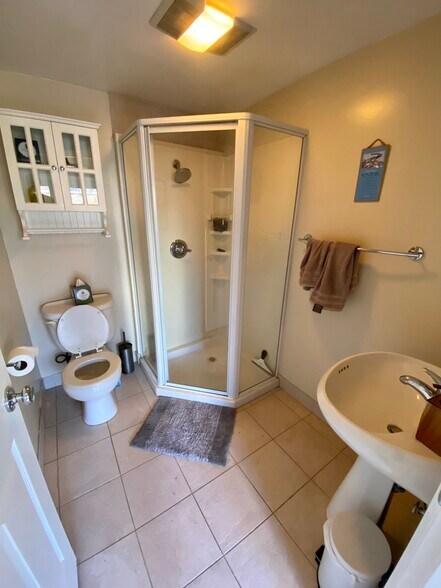 Building Photo - 5309 L St