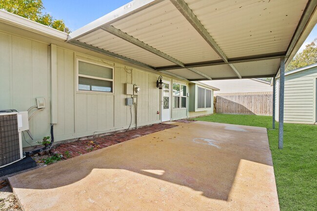 Building Photo - 3877 Pecan Cir